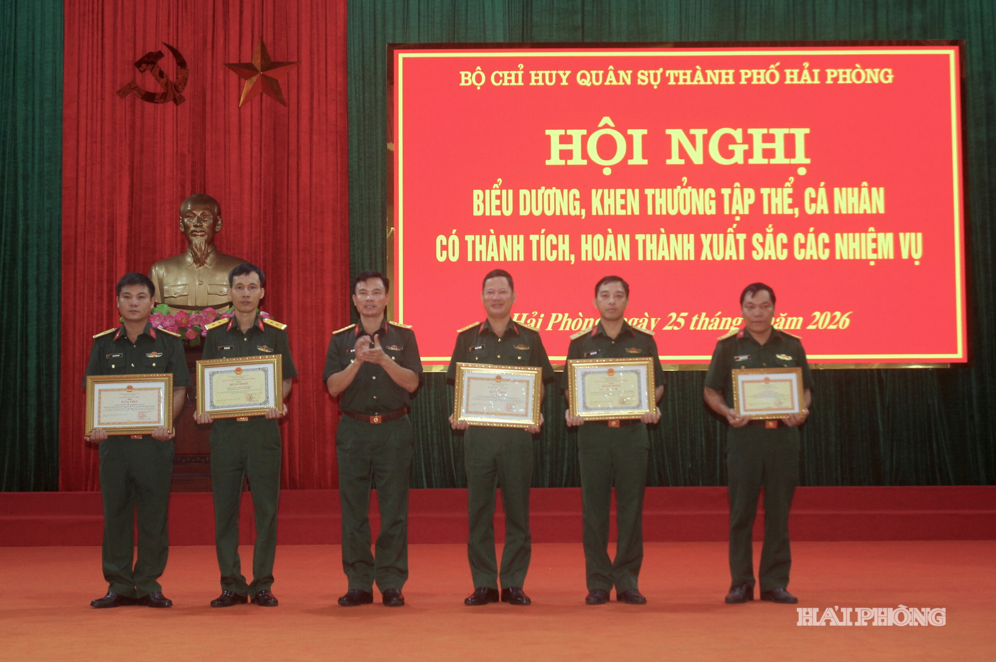 khen-thuong.jpg