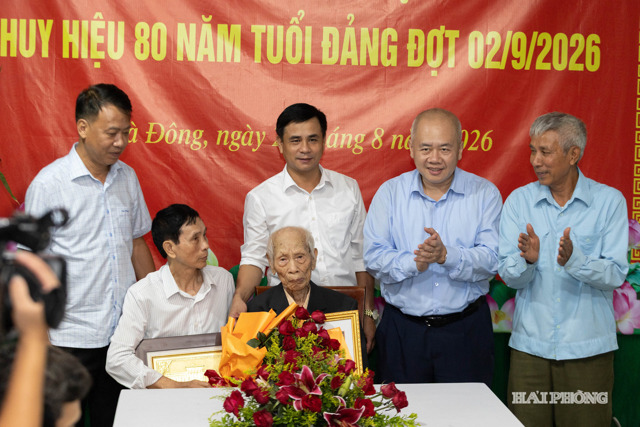 trao-huy-hieu-5.jpg