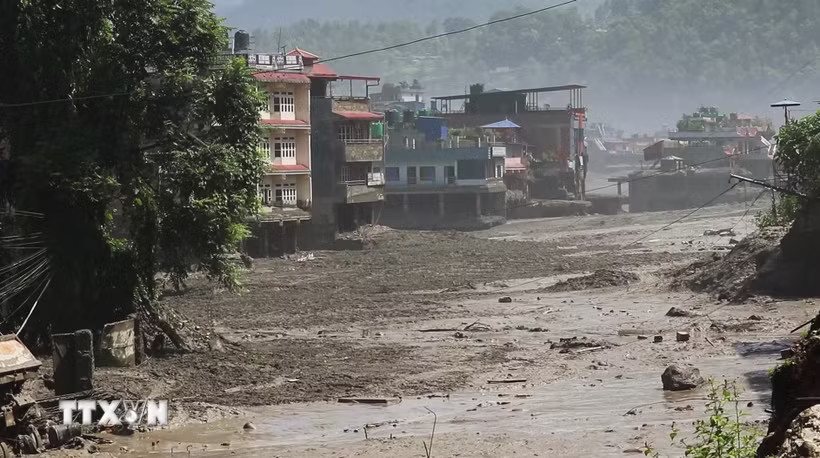 Khu vực bị tàn phá do lũ quét cuốn theo bùn đất tại huyện Rasuwa, Nepal, ngày 26/8/2026. (Ảnh: ANI/TTXVN phát)