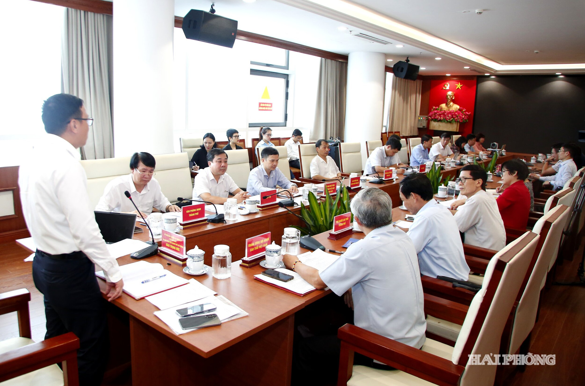Đồng chí Đào Văn Đức, Phó Chủ tịch UBND thành phố làm việc với Hội người cao tuổi chuẩn bị cho Đại hội Hội người cao tuổi Việt Nam