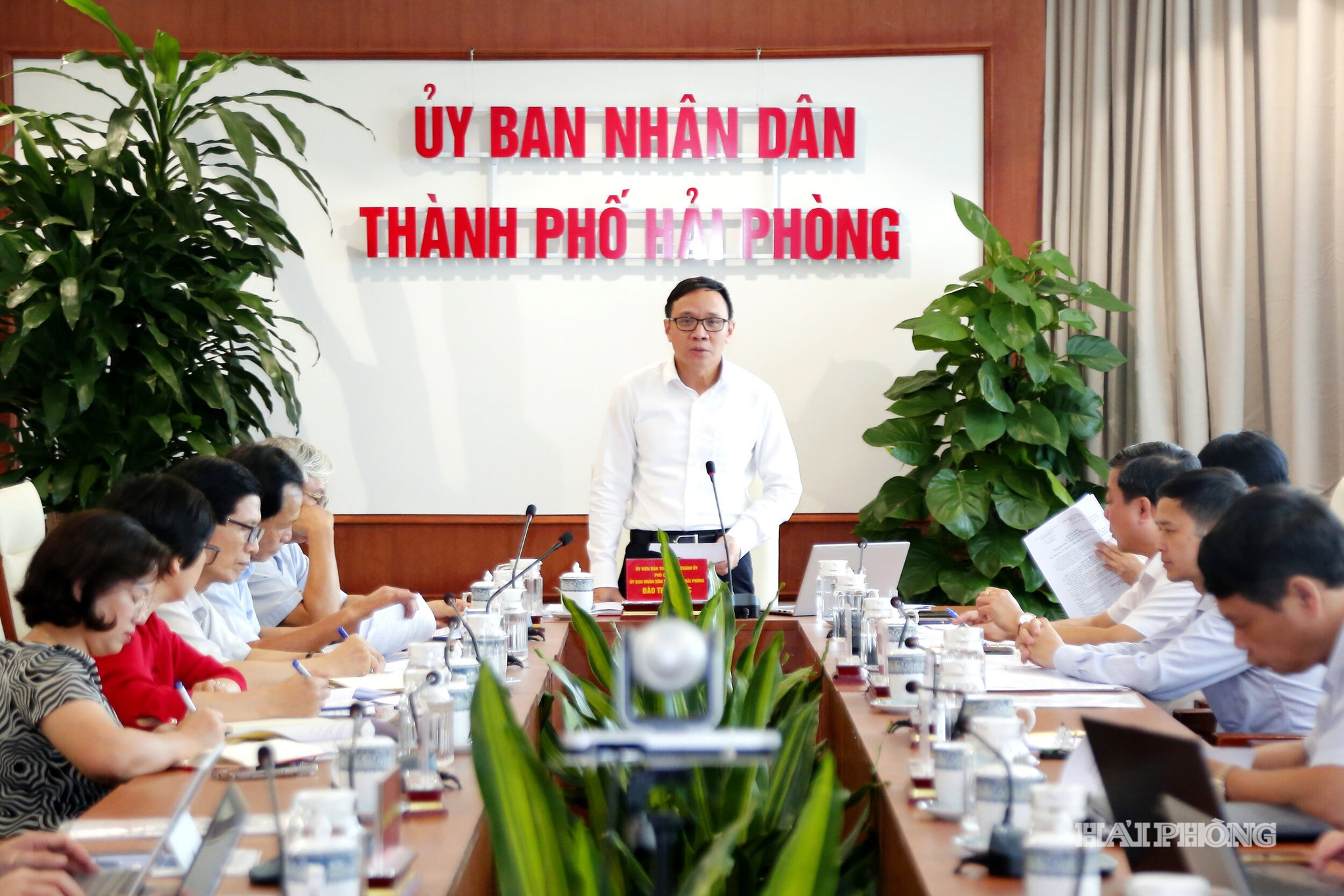 Đồng chí Đào Văn Đức, Phó Chủ tịch UBND thành phố làm việc với Hội người cao tuổi chuẩn bị cho Đại hội Hội người cao tuổi Việt Nam