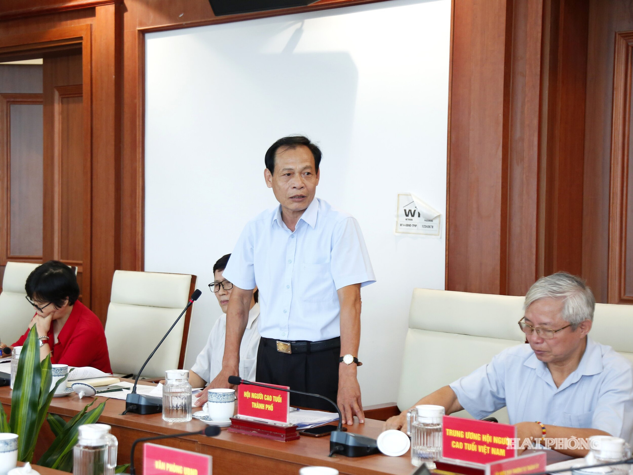 Đại diện Hội Người cao tuổi Hải Phòng phát biểu ý kiến