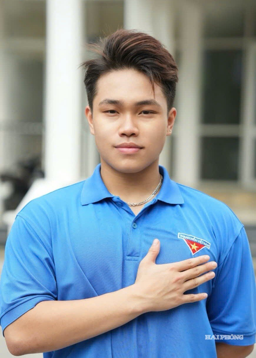 Em Phạm Đoàn Duy Khánh, đoàn viên, sinh viên Trường Đại học Hải Phòng.