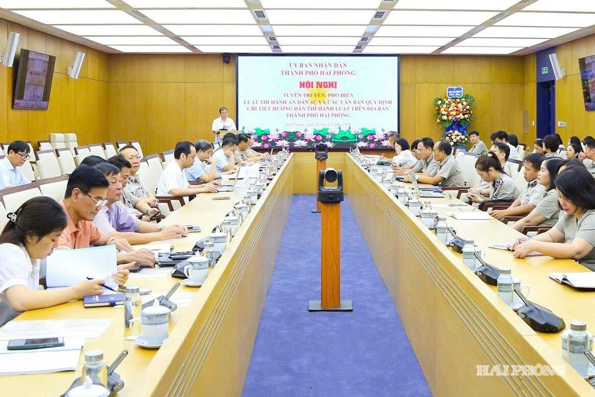 Quang cảnh Hoi nghị trien khai luật THADS