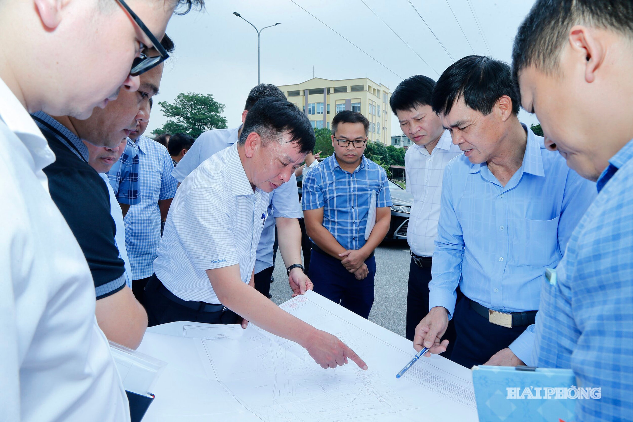 Đồng chí Trần Văn Quân, Phó chủ tịch UBND thành phố kiểm tra tiến độ thực hiện Dự án Khu nhà ở Him Lam (phường Hồng Bàng).