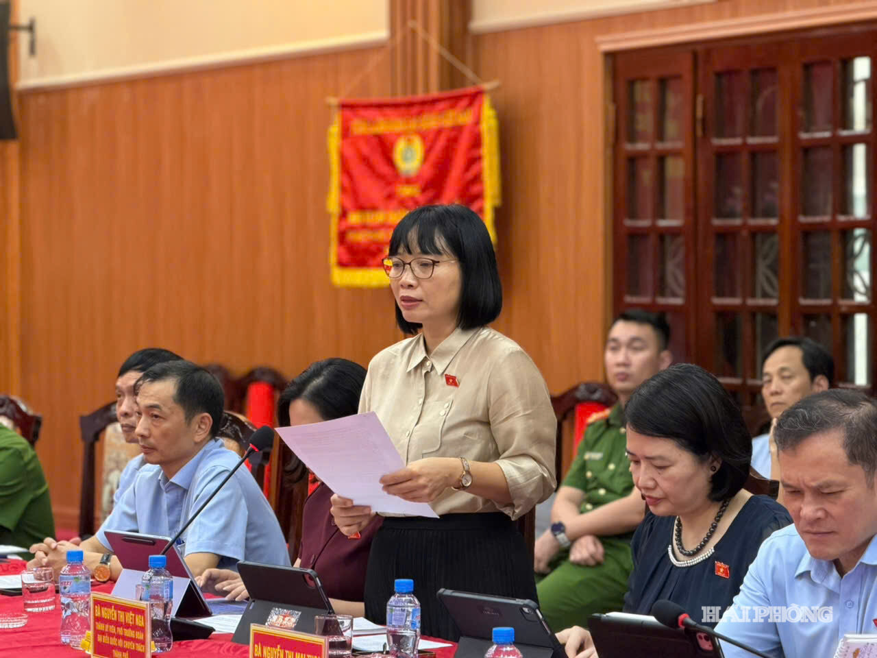  B à Nguyễn Thị Việt Nga, Phó Trưởng đoàn đại biểu Quốc hội chuyên trách thành phố, Trưởng Đoàn giám sát, dẫn đầu Đoàn giám sát chuyên đề của Đoàn đại biểu Quốc hội thành phố phát biểu tại buổi giám sát.