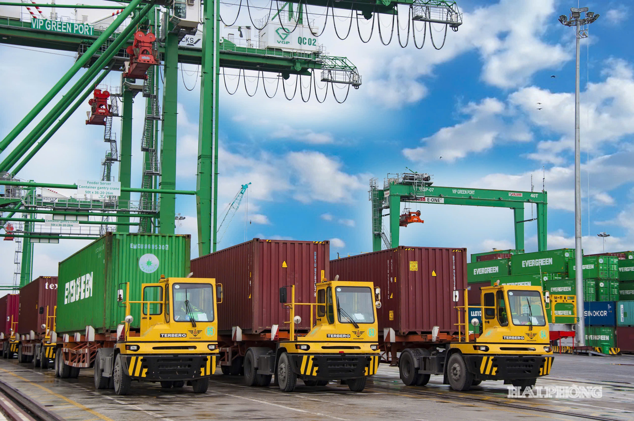 Từ cảng biển, logistics đến sản xuất công nghiệp, nhu cầu đầu tư lớn đang thúc đẩy doanh nghiệp tìm thêm nguồn lực từ thị trường cổ phiếu, trái phiếu. Ảnh: LÊ DŨNG