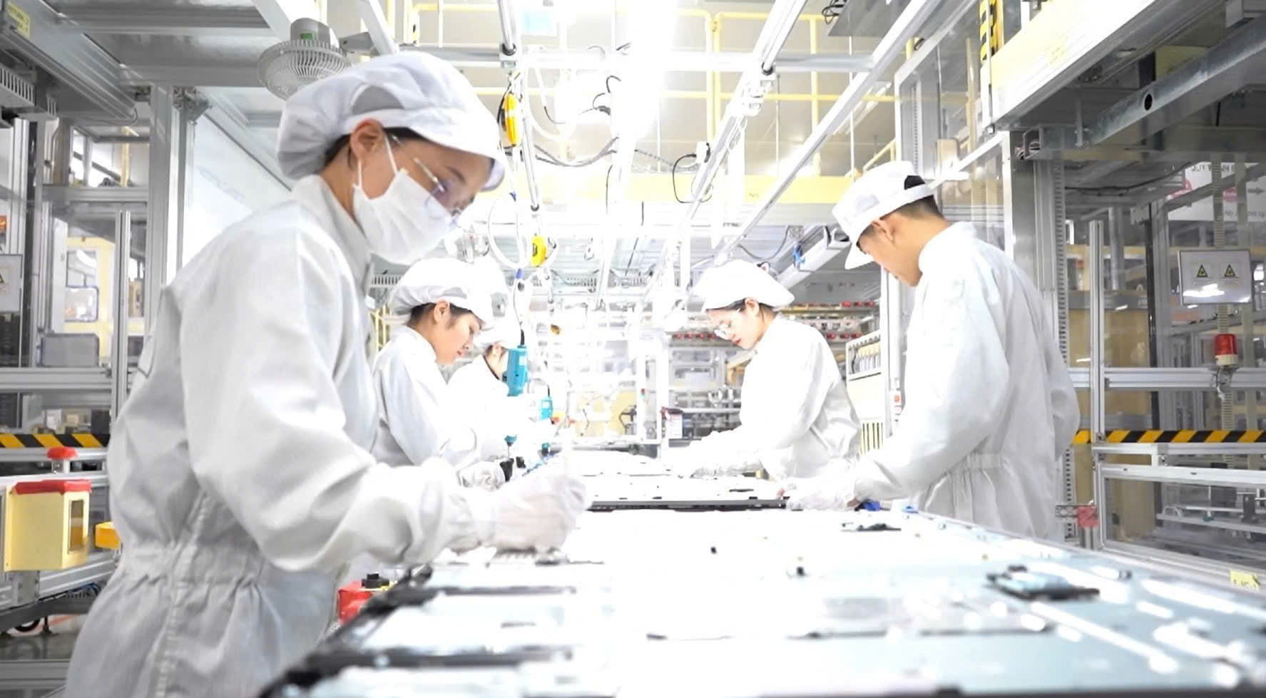 8 tháng năm 2026, thu hút vốn FDI của thành phố ước đạt 3,47 tỷ USD, đạt 84,6% kế hoạch năm. Trong ảnh: Hoạt động sản xuất tại Công ty TNHH LG Display Việt Nam Hải Phòng.