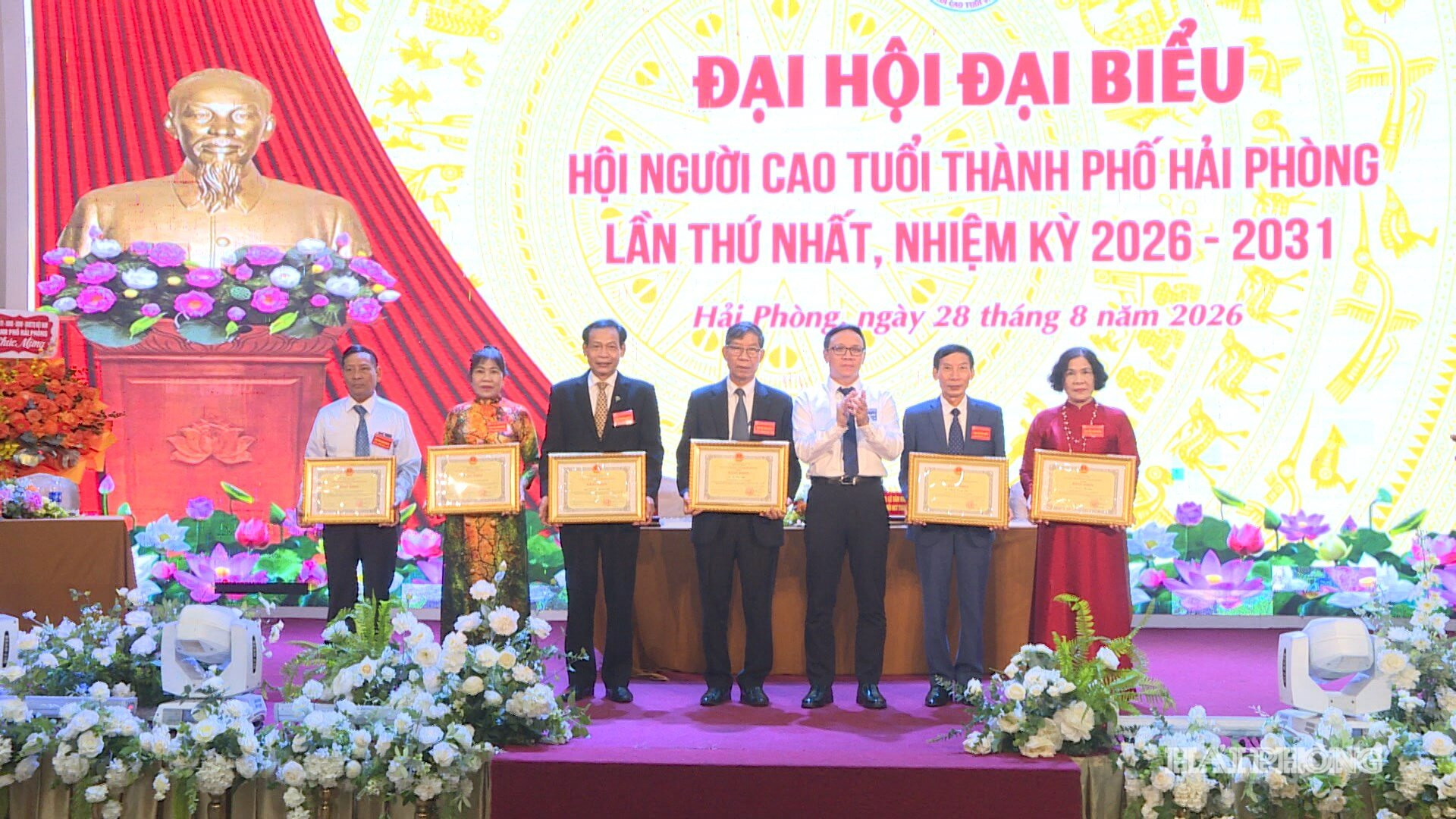 cac tap the ca nhan nhan bang khen