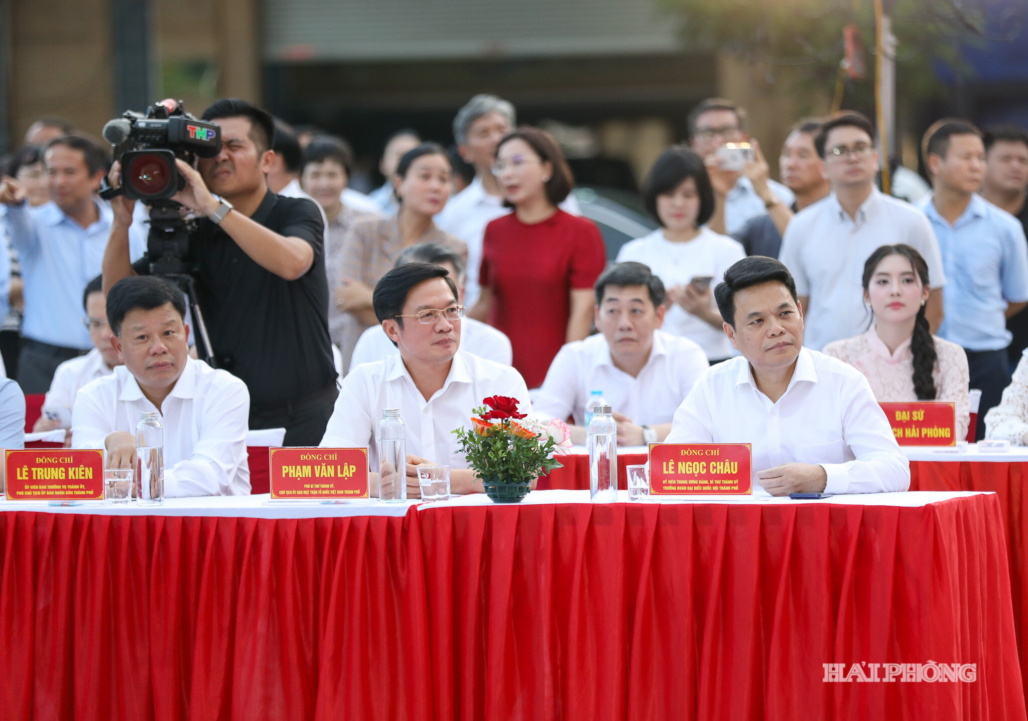 Các đồng chí: Lê Ngọc Châu, Ủy viên Trung ương Đảng, Bí thư Thành ủy, Trưởng Đoàn đại biểu Quốc hội thành phố Hải Phòng; Phạm Văn Lập, Phó Bí thư Thành ủy, Chủ tịch Ủy ban MTTQ VIệt Nam thành phố dự lễ khai mạc