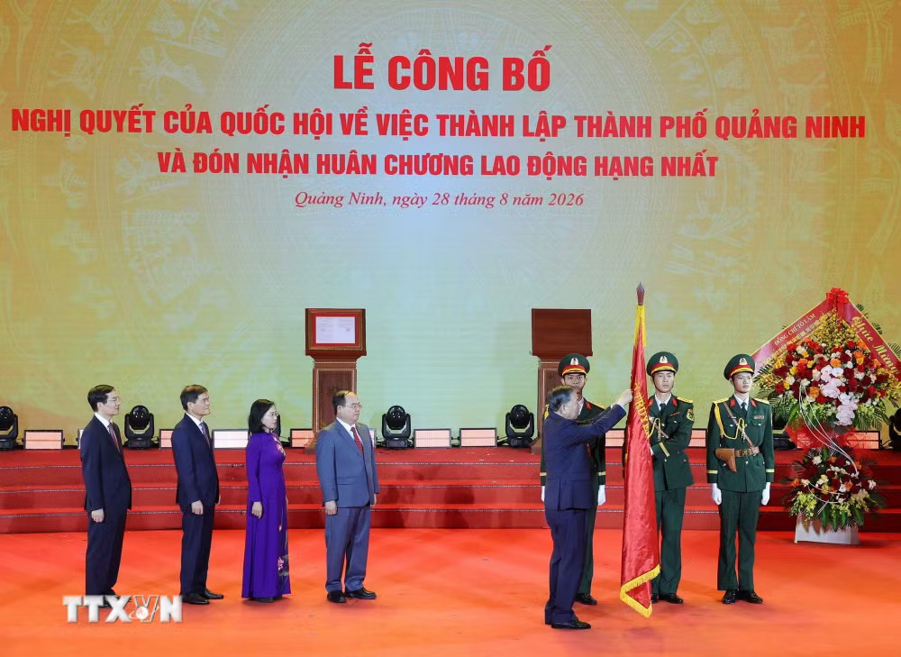 ttxvn-tong-bi-thu-chu-tich-nuoc-du-le-cong-bo-nghi-quyet-cua-quoc-hoi-ve-viec-thanh-lap-thanh-pho-quang-ninh-8.jpg