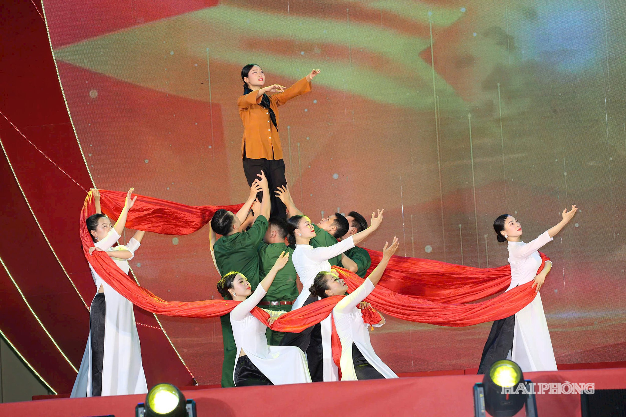chuong-trinh-nghe-thuat.jpg