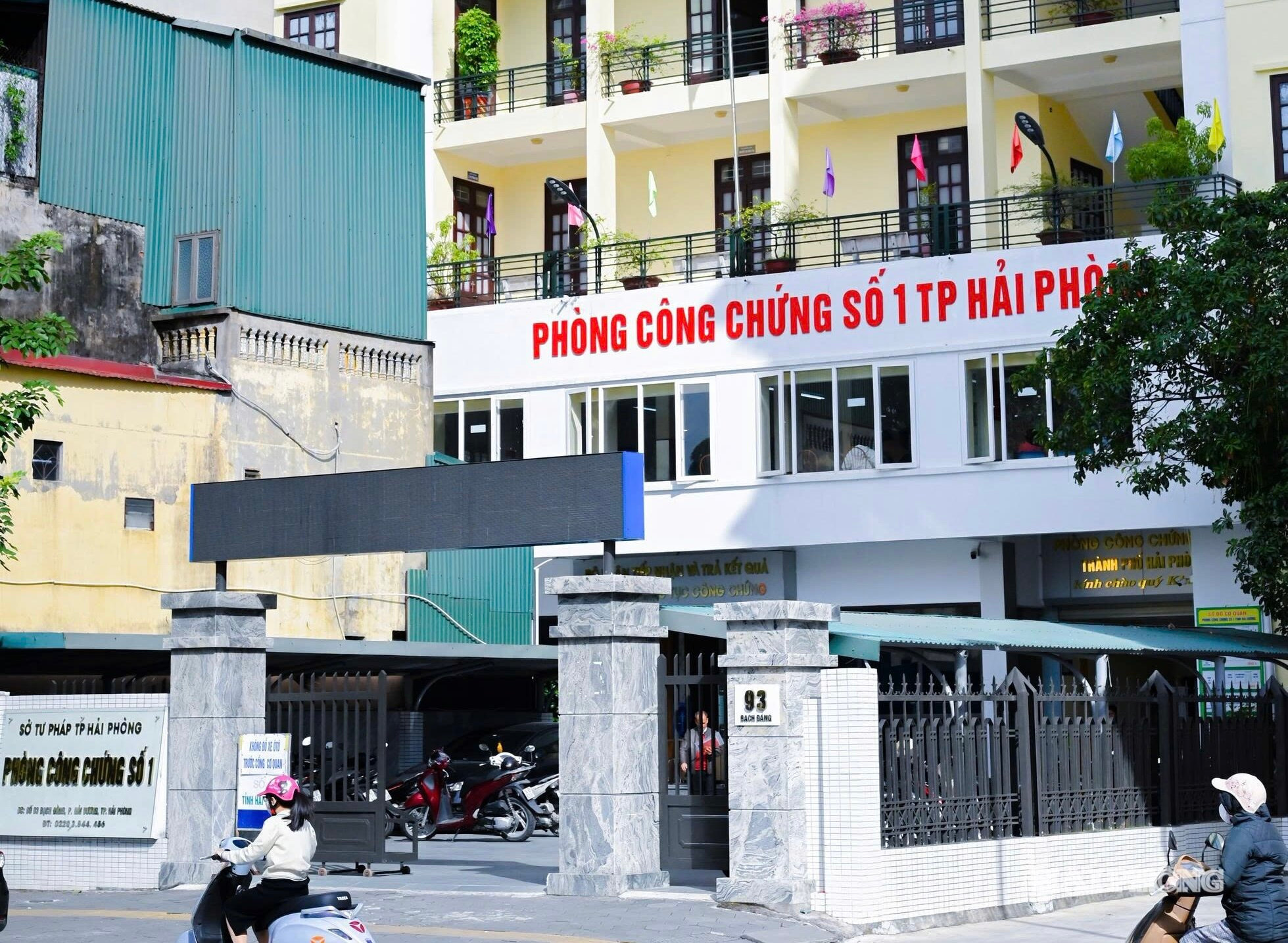 cong-chung2.jpg