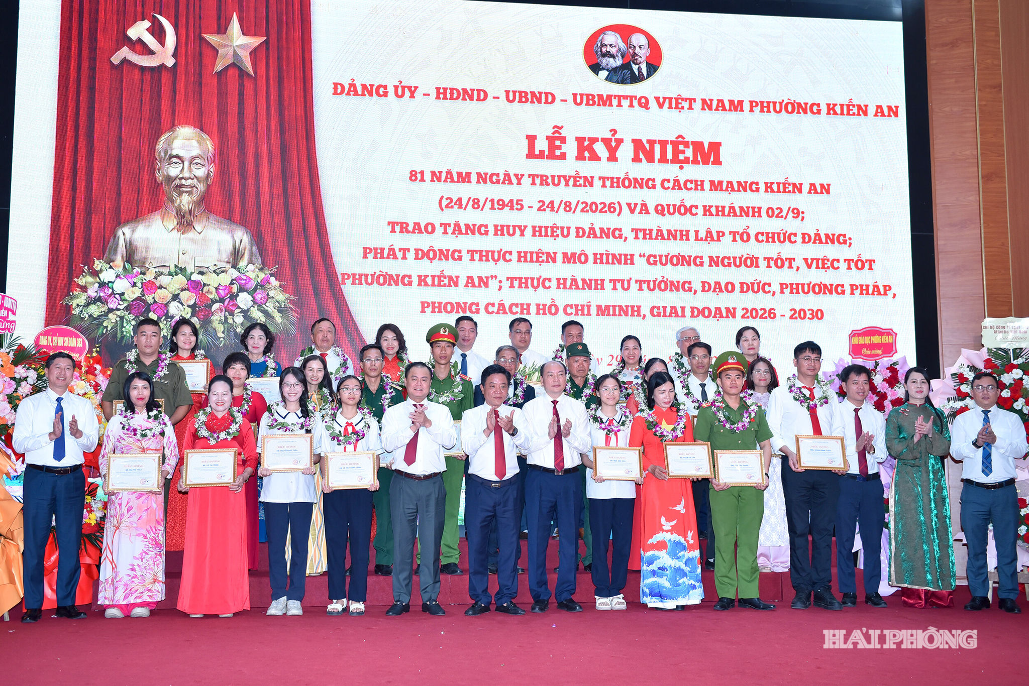 Lãnh đạo phường Kiến An biểu dương, khen thưởng “Gương người tốt, việc tốt phường Kiến An”.