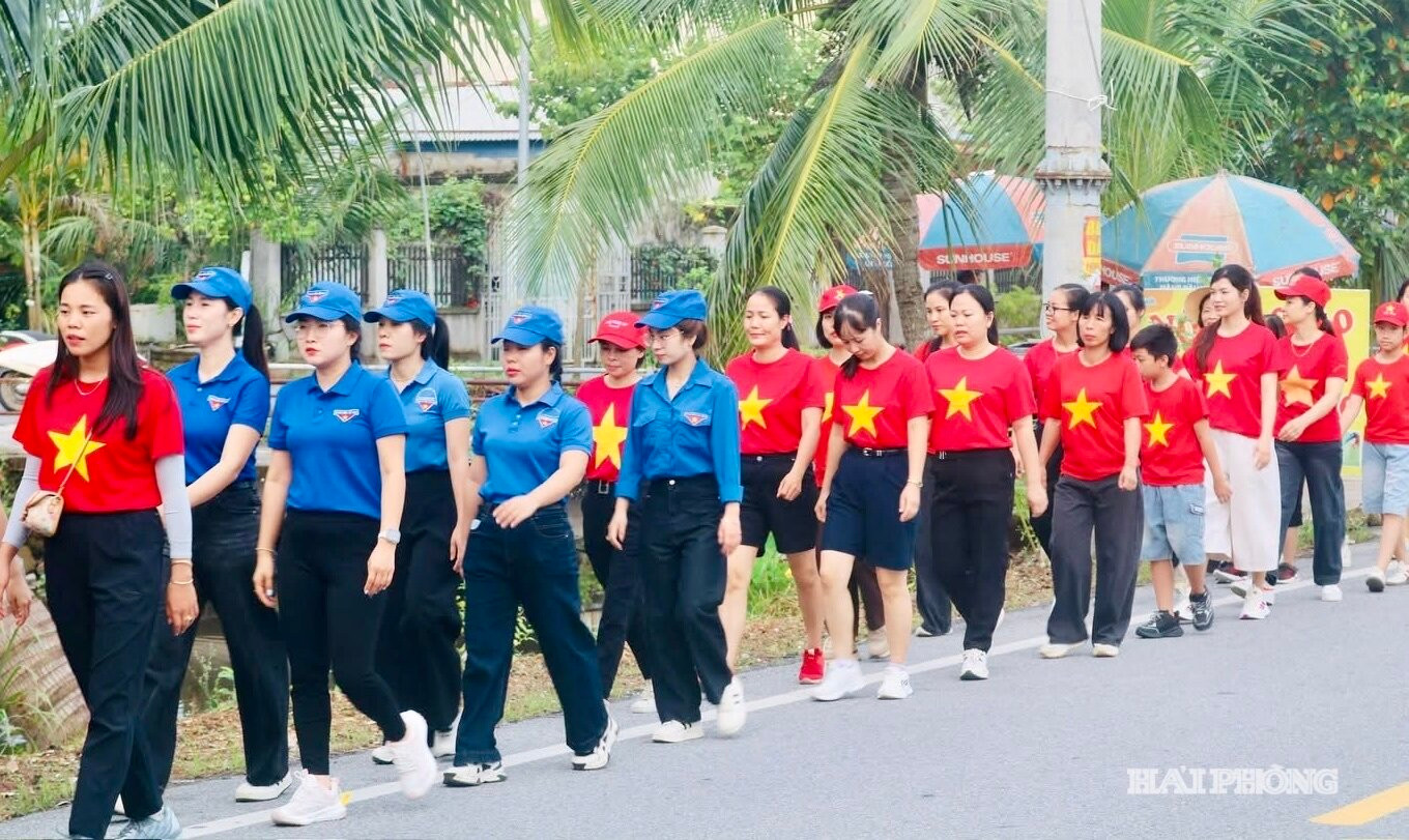 Người dân hăng hái hưởng ứng phong trào.