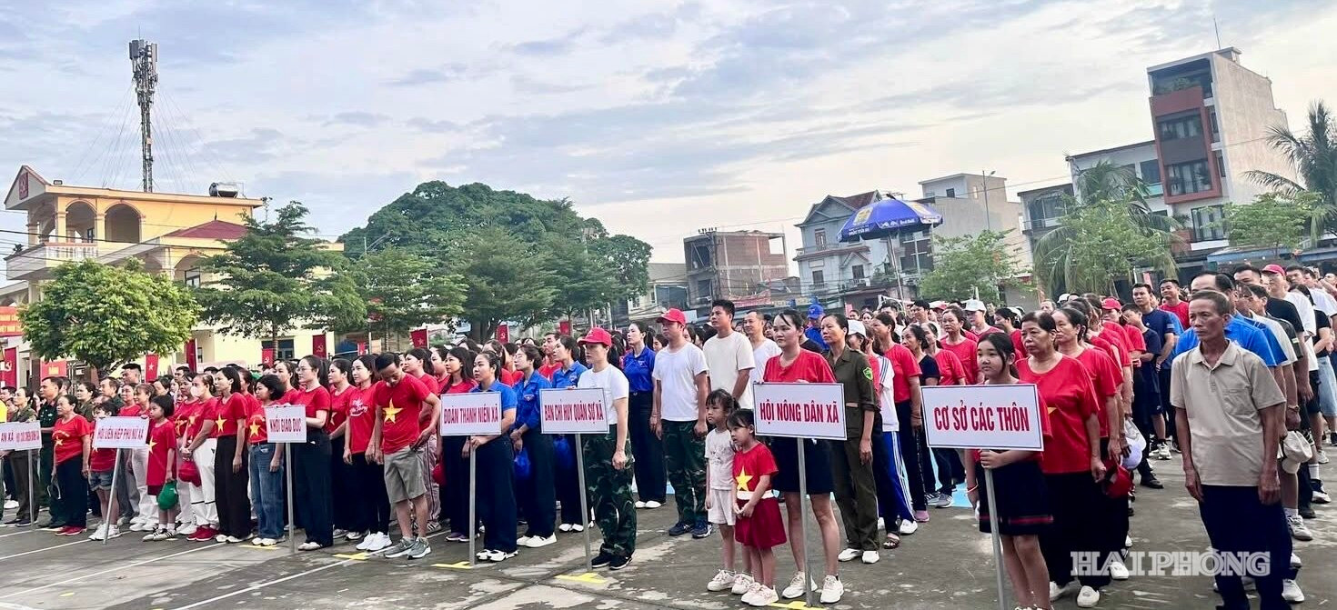 Hơn 1.000 người dân xã An Trường tham gia hoạt động đi bộ Cùng Việt Nam tiến bước