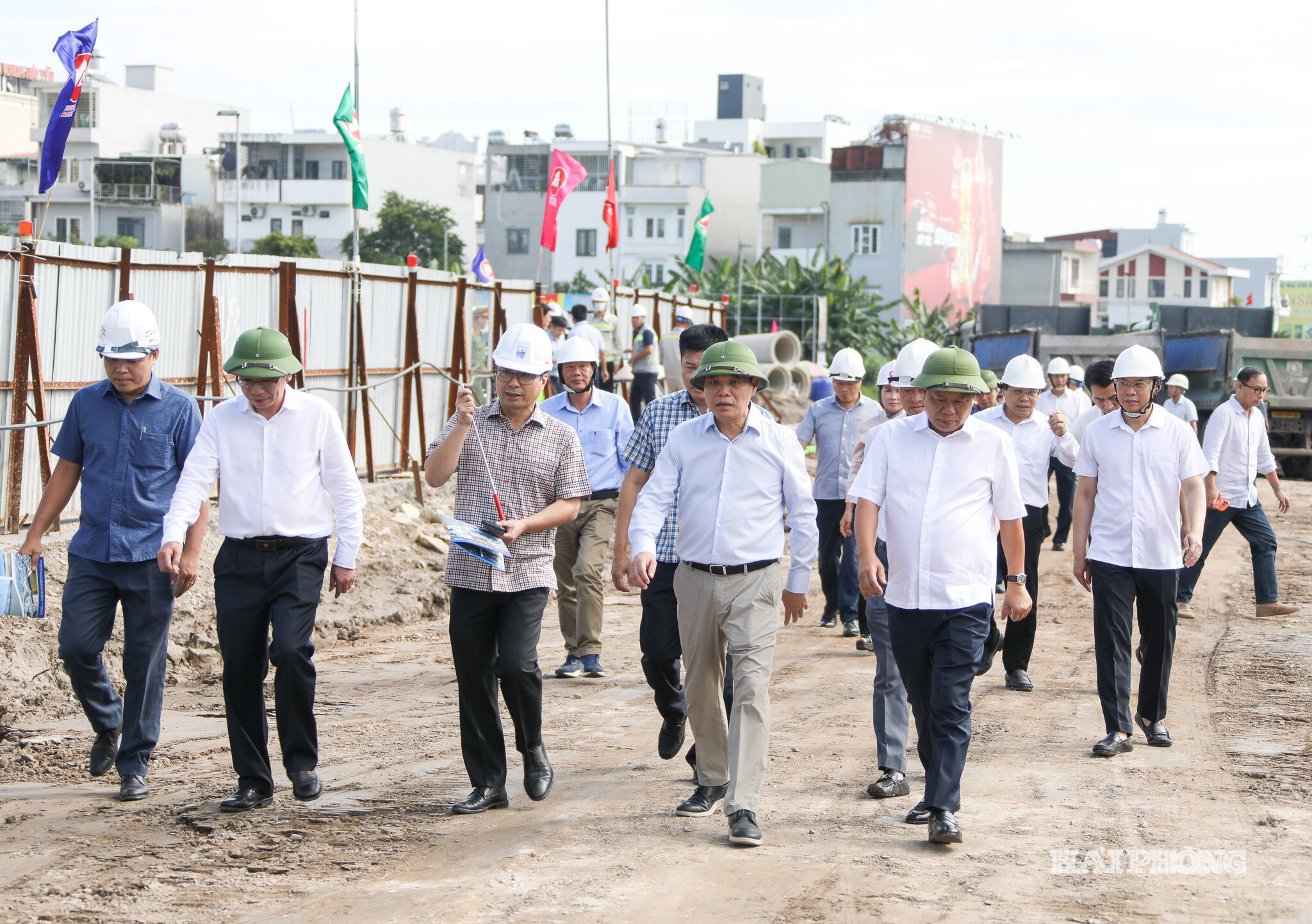 Đồng chí Lê Ngọc Châu, Ủy viên Trung ương Đảng, Bí thư Thành ủy, Trưởng Đoàn đại biểu Quốc hội thành phố Hải Phòng kiểm tra Dự án đầu tư xây dựng nút giao thông giữa đường Bùi Viện và đường Lê Hồng Phong (trên địa bàn phường Hải An)