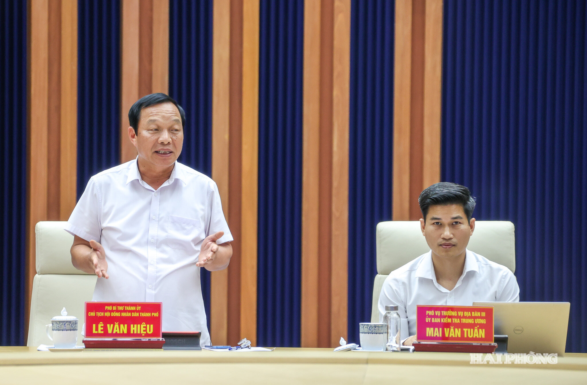 Đồng chí Lê Văn Hiệu, Phó Bí thư Thành ủy, Chủ tịch HĐND thành phố phát biểu tại hội nghị