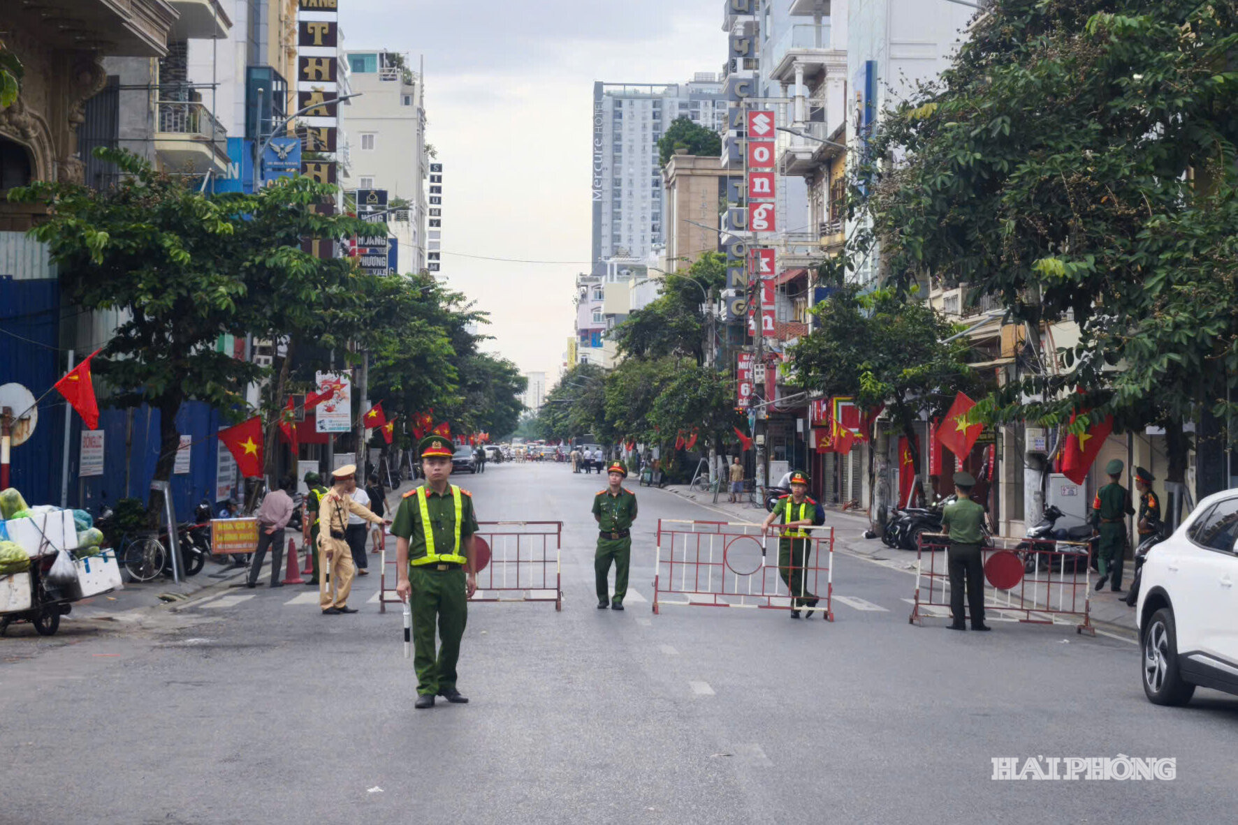 Toàn bộ khu vực được phong toả nghiêm ngặt, bảo đảm an toàn.