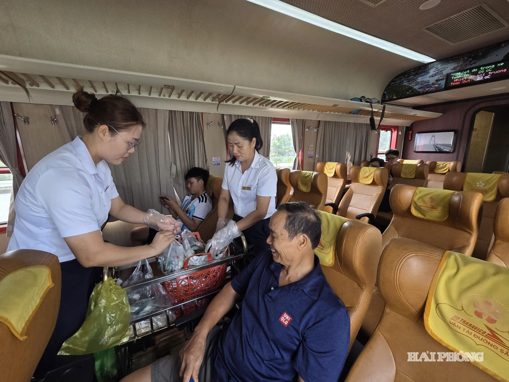 am-thuc-tren-tau.jpg