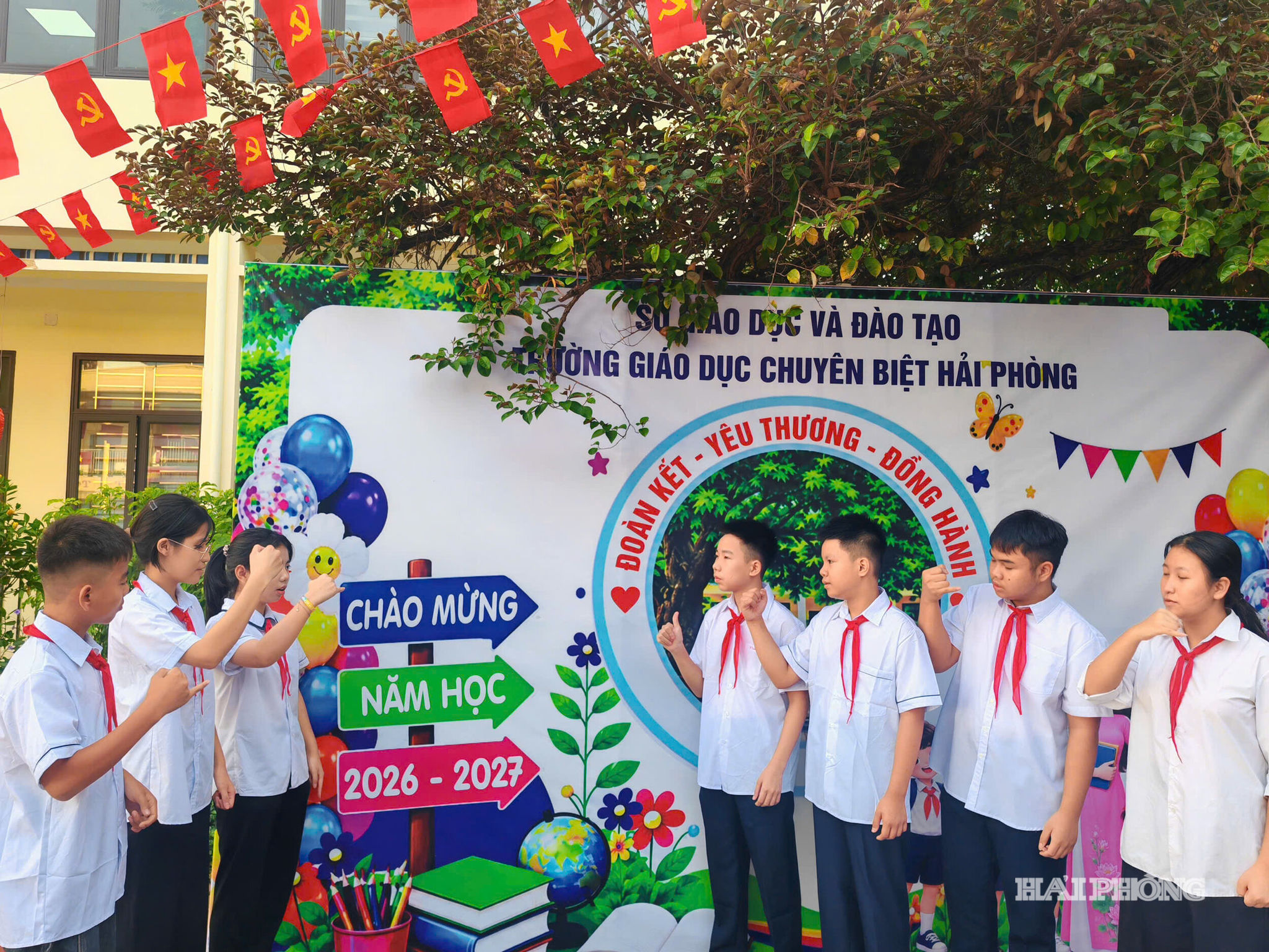 chuyen-biet.jpg