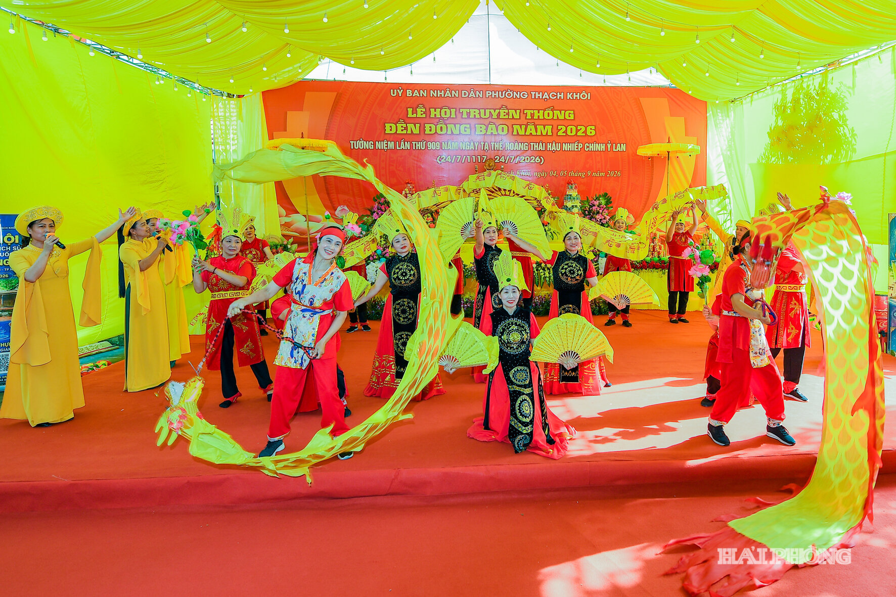 van-nghe-dac-sac-tai-le-hoi.jpg