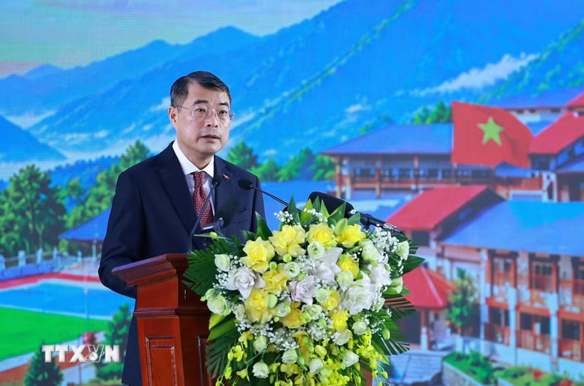Thủ tướng Lê Minh Hưng phát biểu tại Lễ khai giảng năm học 2026-2027 của Trường Phổ thông nội trú liên cấp Tiểu học và Trung học cơ sở Mường Khương, xã Mường Khương, tỉnh Lào Cai. (Ảnh: Dương Giang/TTXVN)