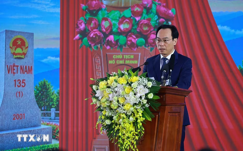 ttxvn-thu-tuong-du-le-khai-giang-nam-hoc-moi-tai-truong-pho-thong-noi-tru-lien-cap-muong-khuong-lao-cai-9003806.jpg