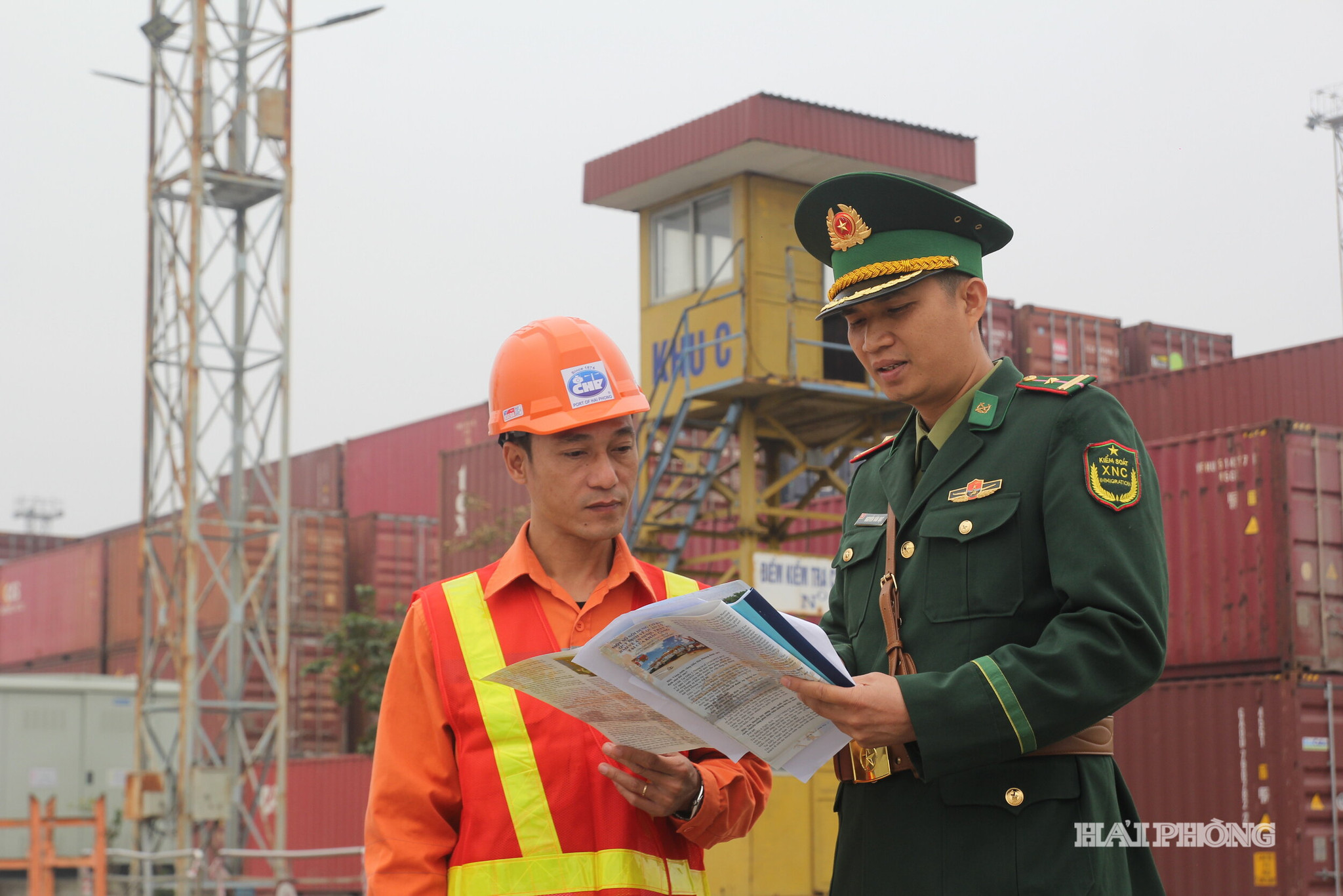cong-nhan-cang.jpg