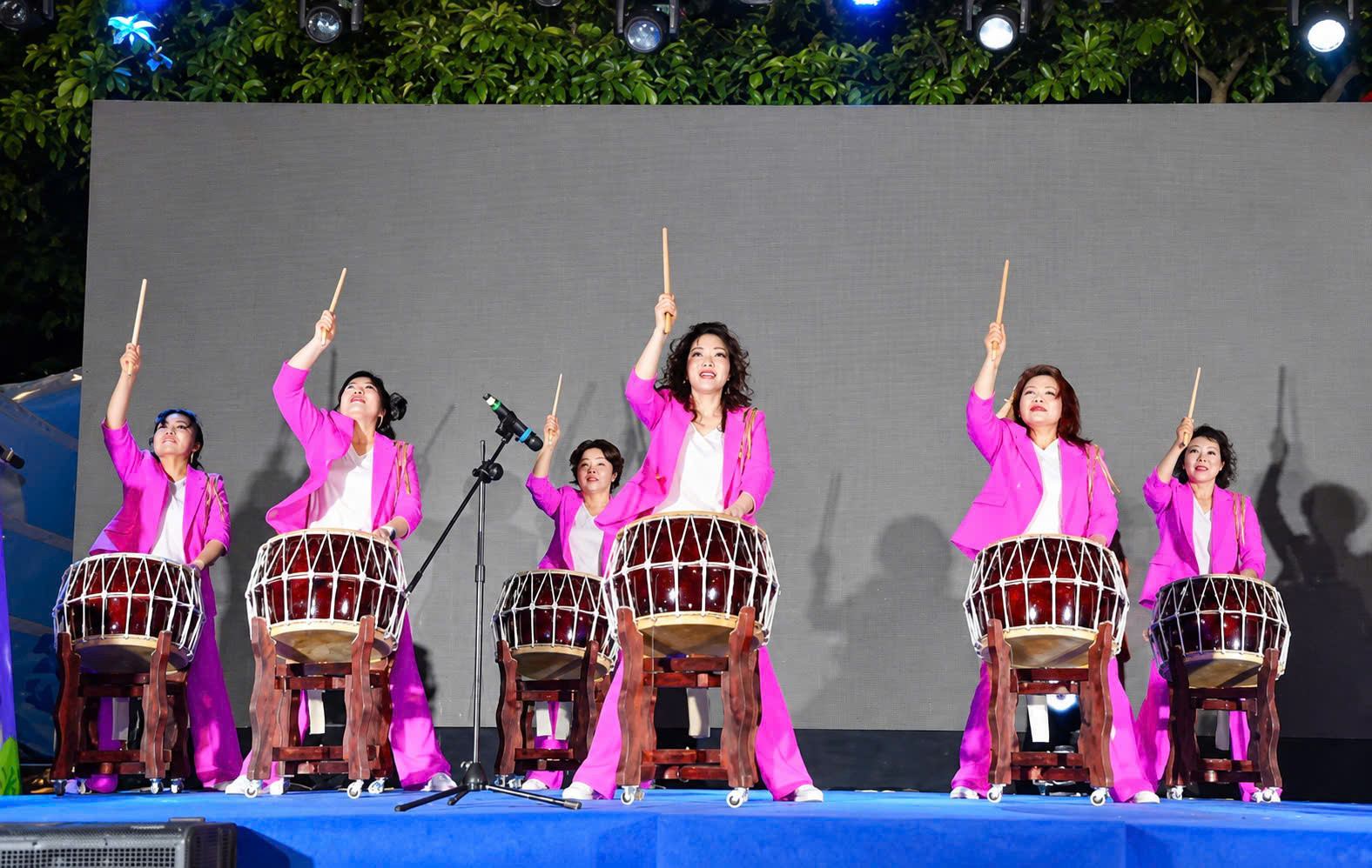 giao-luu-van-hoa1.jpg