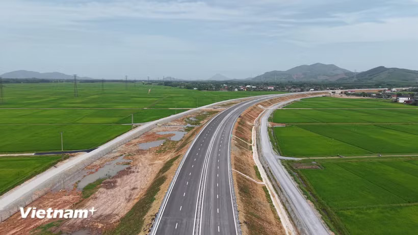 Một dự án thành phần cao tốc Bắc-Nam phía Đông được hoàn thành và đưa vào khai thác. (Ảnh: Việt Hùng/Vietnam+)