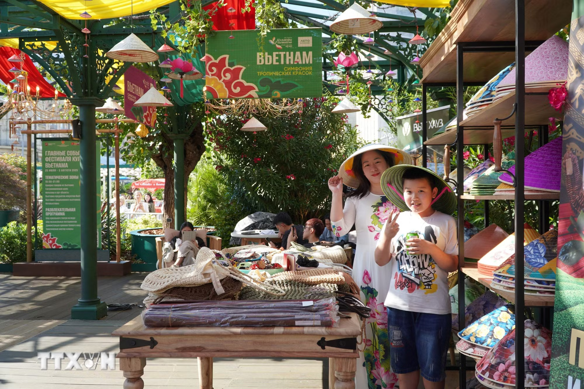 ttxvn-khai-mac-le-hoi-van-hoa-viet-nam-sac-mau-tu-mien-nhiet-doi-tai-nga-8172509-5.jpg