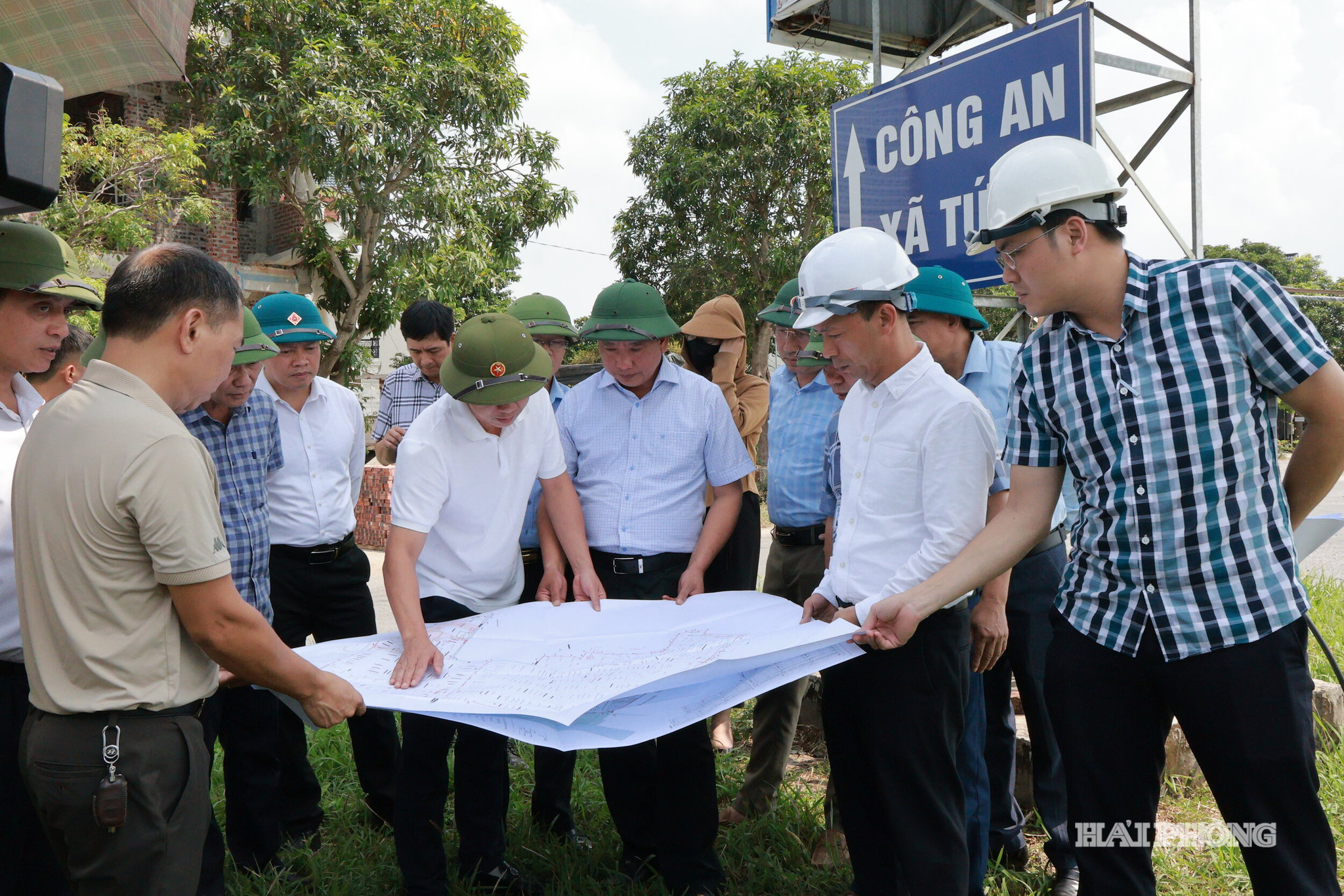 Đoàn công tác kiểm tra thực tế dự án khu dân cư Minh Đức, xã Tứ Kỳ với quy mô 23 ha.
