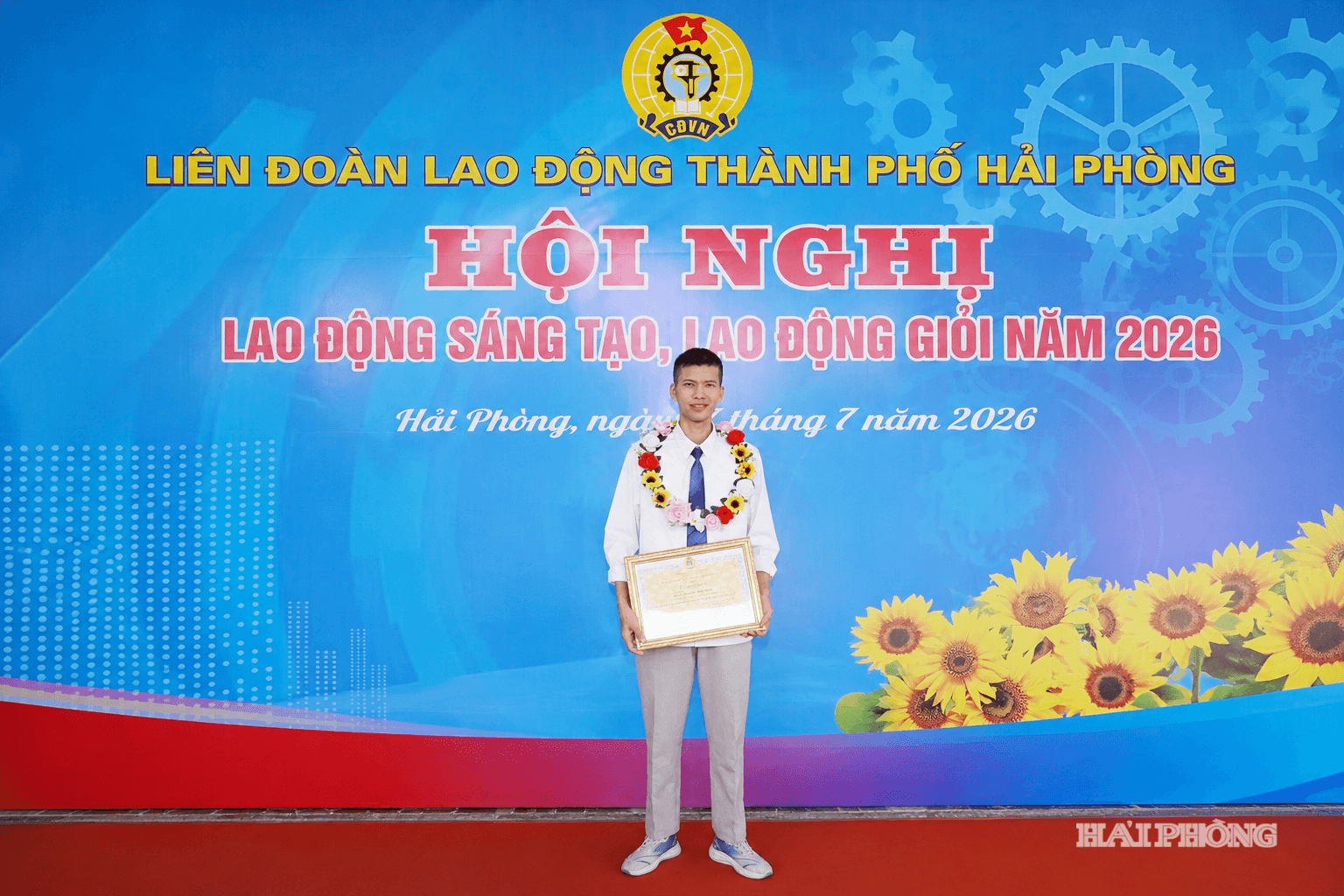 anh-hung.png