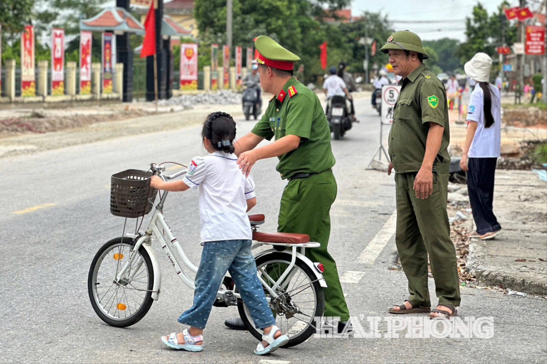 cong-an-hop-tien(1).jpeg