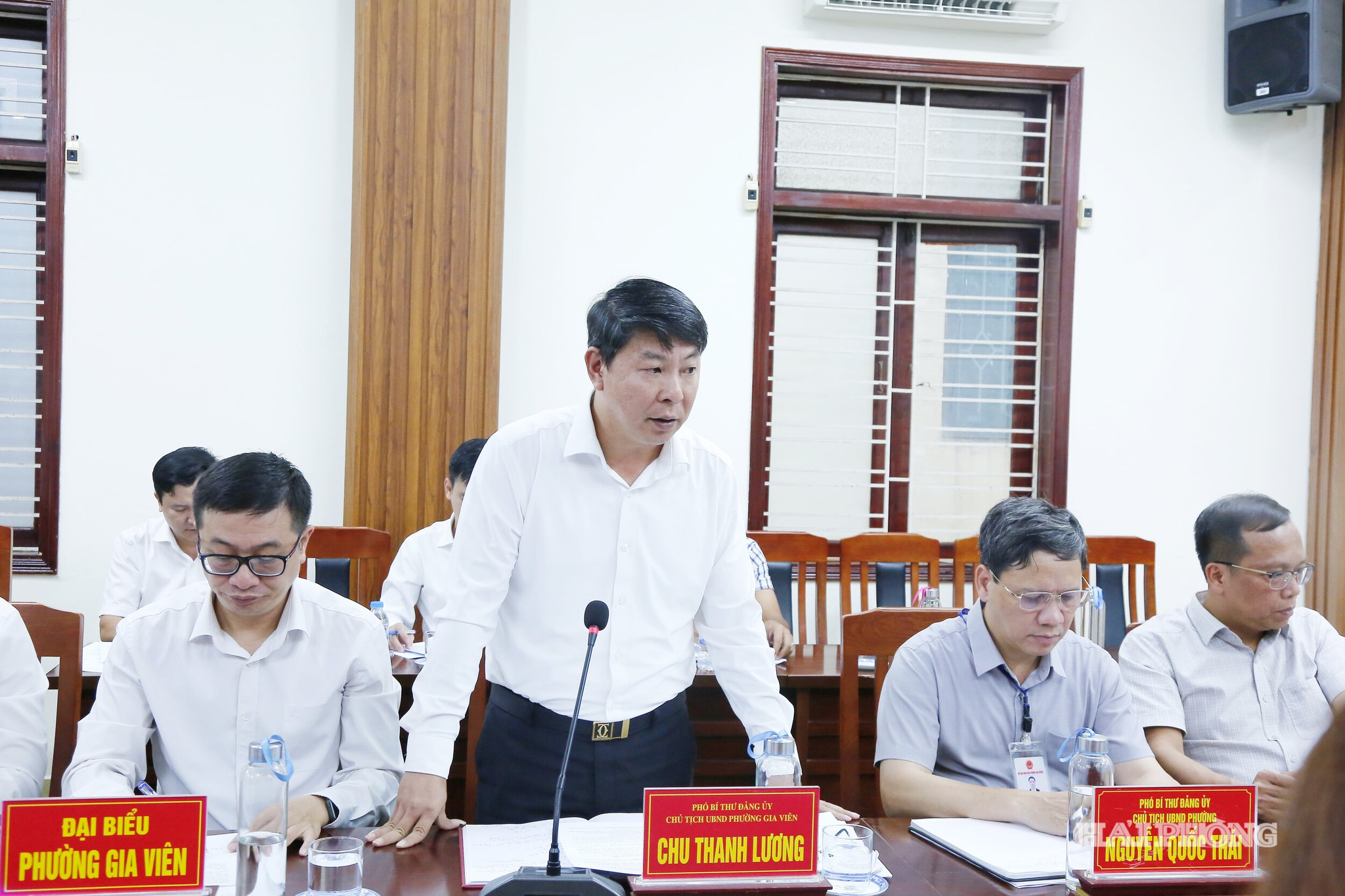 Đại diện phường Gia Viên báo cáo tiến độ thi công trên địa bàn phường