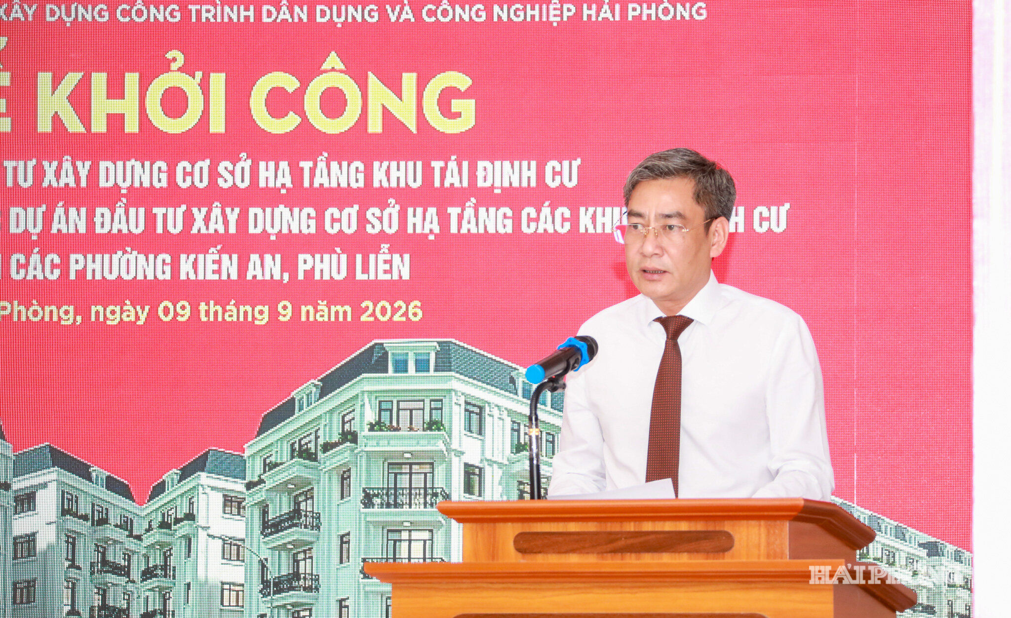 Đồng chí Phạm Cửu Long, Giám đốc Ban quản lý dự án đầu tư xây dựng công trình dân dụng và công nghiệp Hải Phòng phát biểu