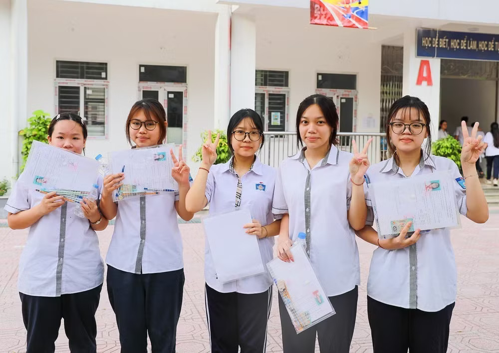 vna-potal-hoc-sinh-ha-noi-bat-dau-mon-dau-tien-ky-thi-tuyen-sinh-lop-10-cong-lap-8794188.jpg