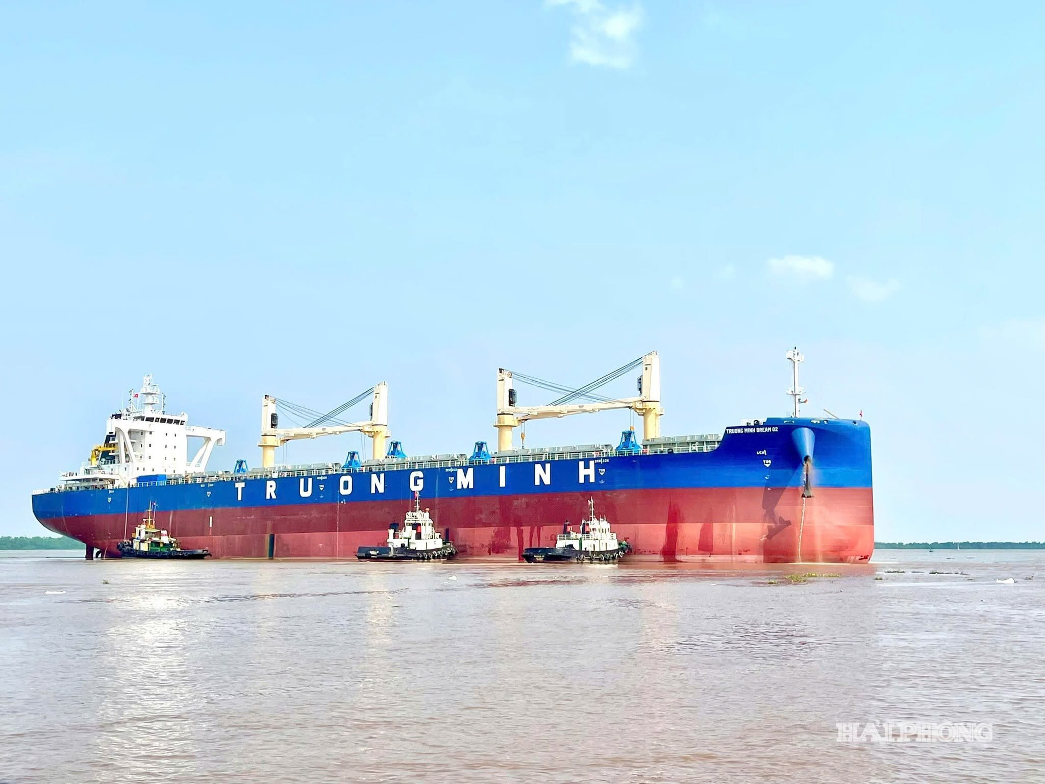 ảnh báo in: Tàu Trường Minh 02 nằm trong series tàu hàng 65.000 DWT do Công ty TNHH một thành viên Đóng tàu Nam Triệu đóng mới cho Công ty CP Công nghiệp tàu thủy Đông Bắc.