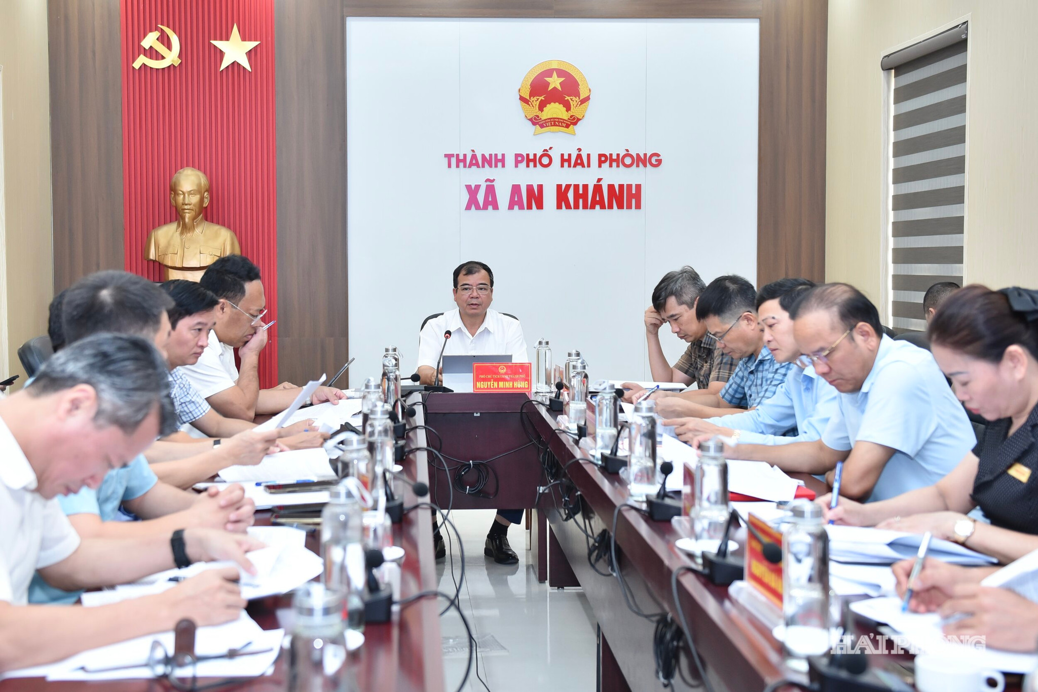 Đồng chí Nguyễn Minh Hùng, Phó Chủ tịch UBND thành phố chủ trì cuộc làm việc.