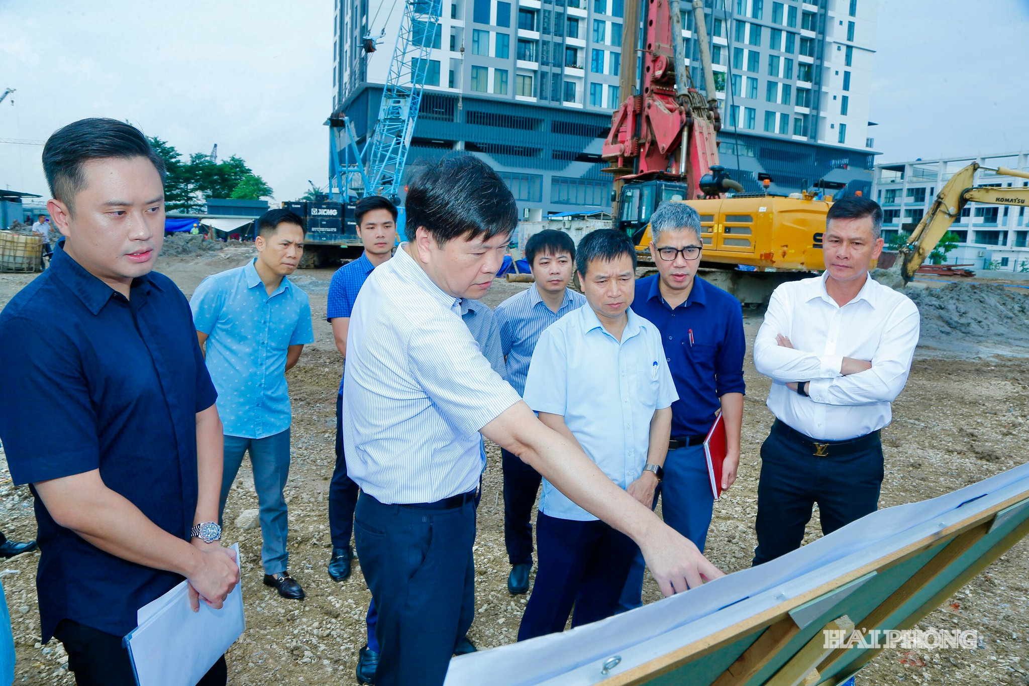 Đồng chí Hoàng Minh Cường, Phó chủ tịch UBND thành phố kiểm tra tiến độ thực hiện Dự án khu nhà ở xã hội XH1,XH2 tại phường Lê Chân.