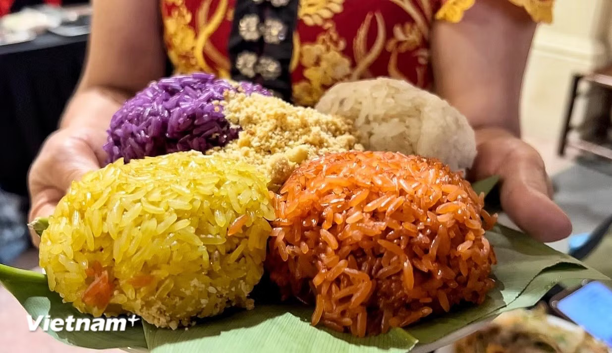 Xôi ngũ sắc, đặc sản vùng cao. (Ảnh: Mai Mai/Vietnam+) vnp-xoi-ngu-sac.jpg