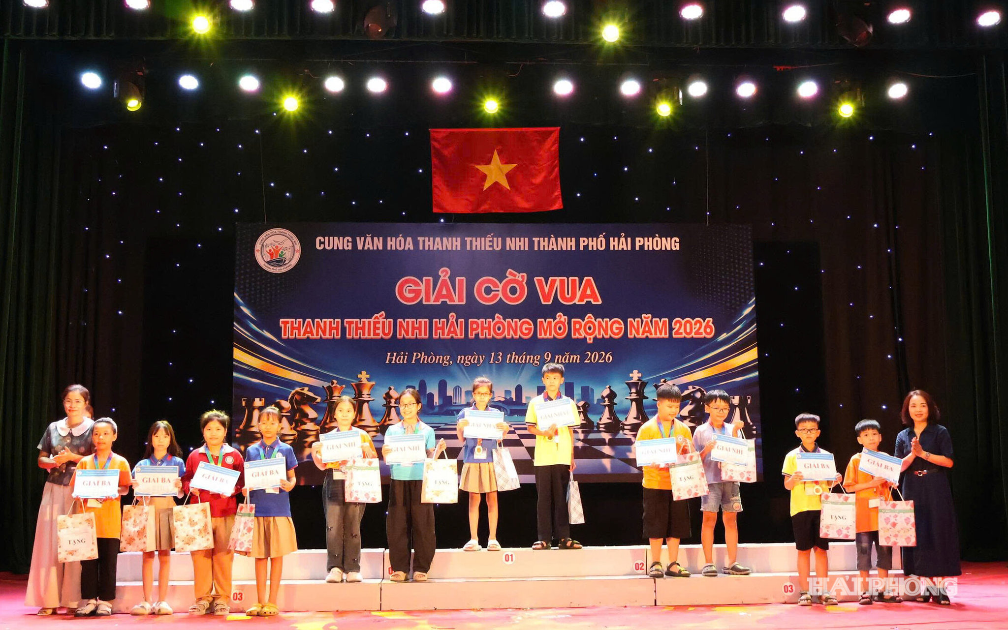 co-vua-trao-giai6.jpg