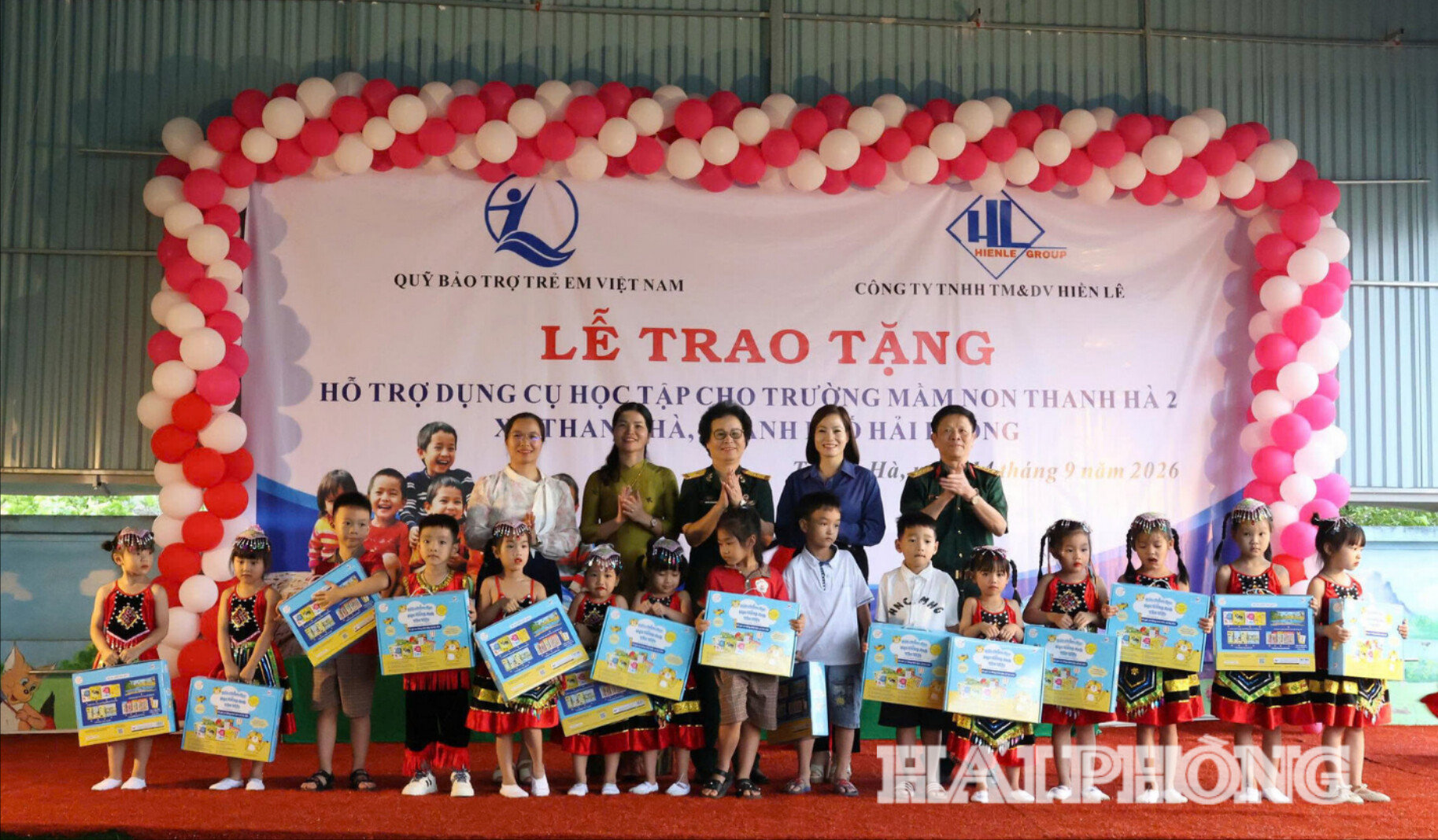 trang-tang-dung-cu-hoc-tap(1).jpg