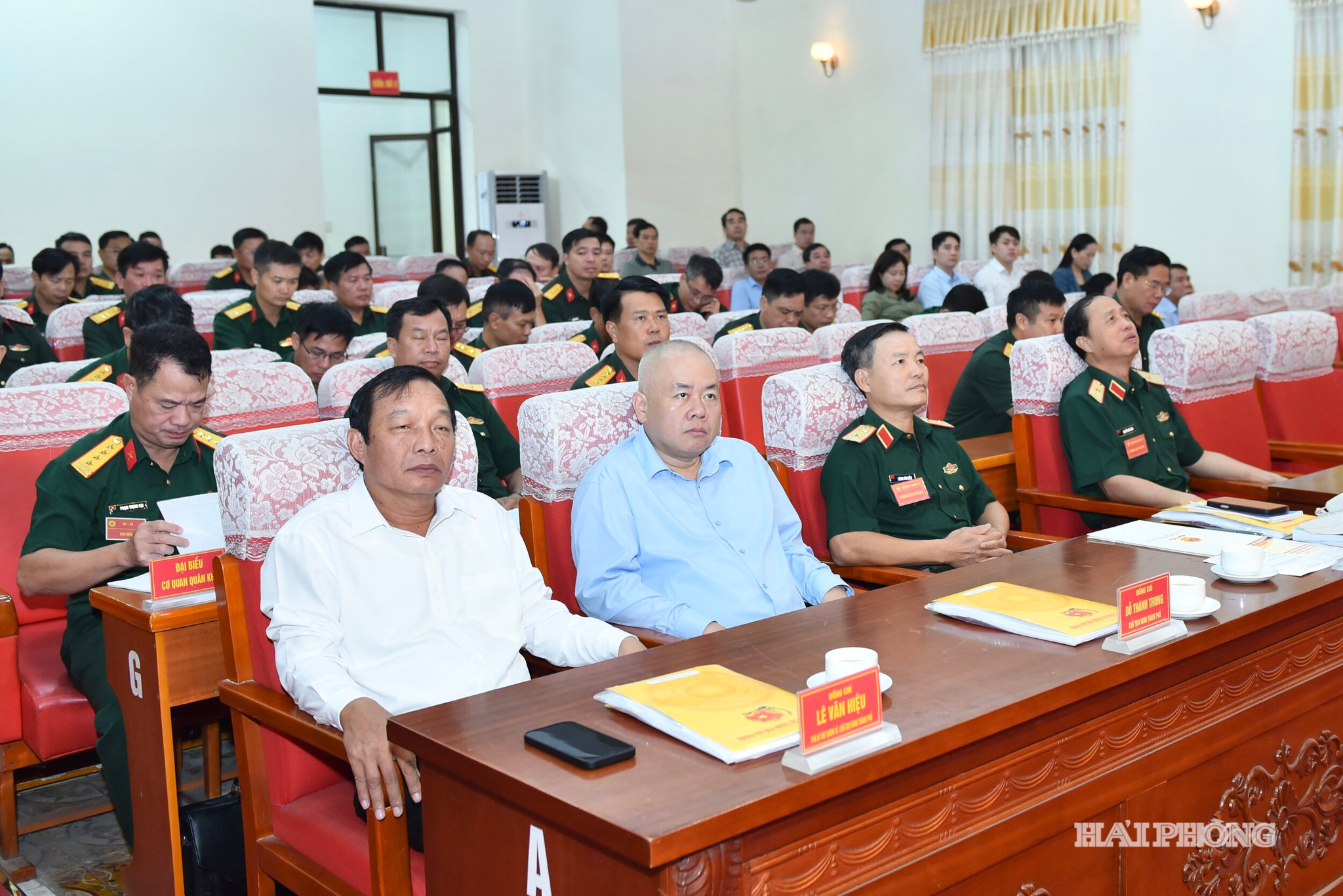Các đồng chí lãnh đạo Quân khu 3, thành phố Hải Phòng dự lễ khai mạc diễn tập.