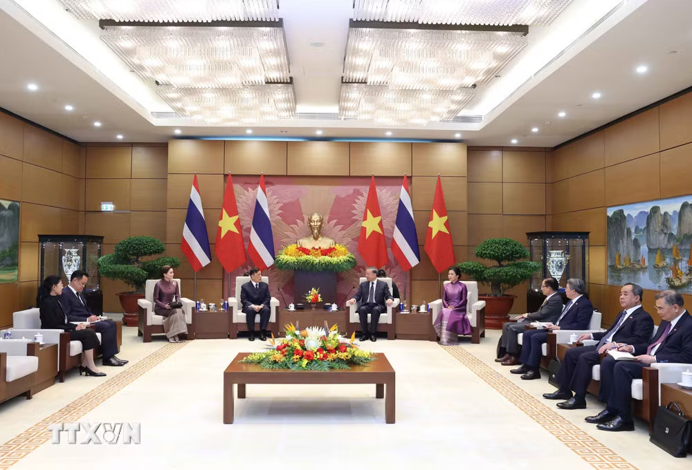 ttxvn-le-don-chinh-thuc-nha-vua-va-hoang-hau-thai-lan-tham-cap-nha-nuoc-toi-viet-nam-9025447-6.jpg