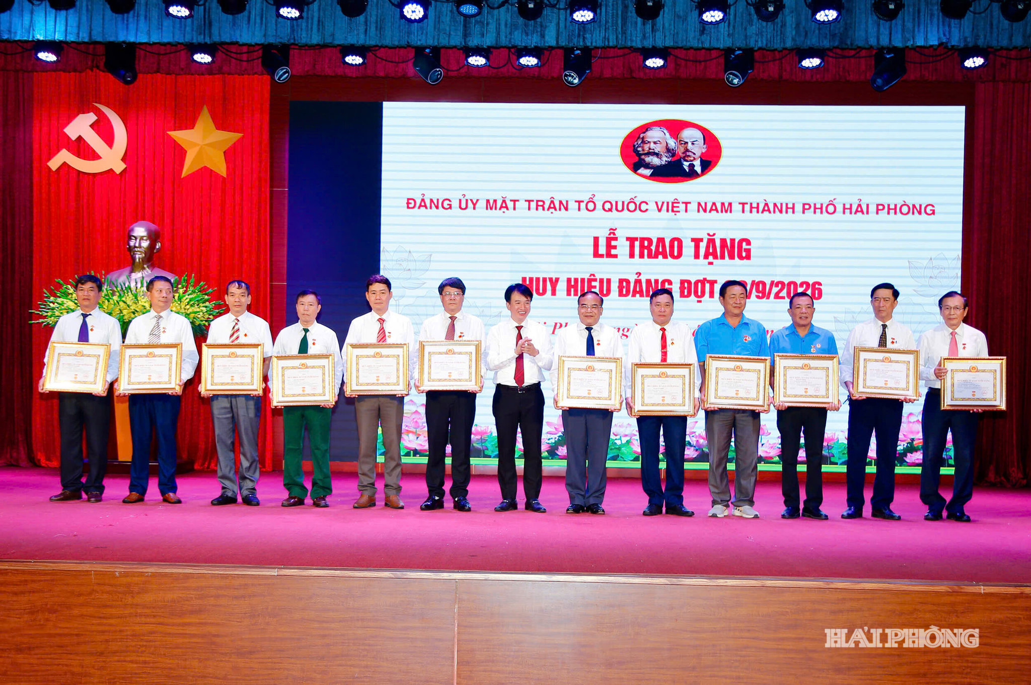 mat-tran1.jpg