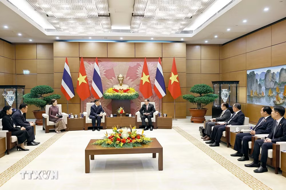 ttxvn-chu-tich-quoc-hoi-hoi-kien-nha-vua-va-hoang-hau-thai-lan-9025796-3.jpg