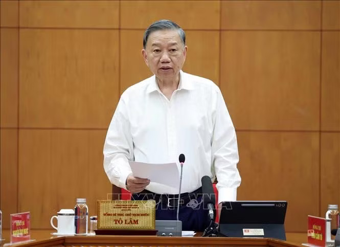 bi-thu-chu-tich-nuoc-chu-tri-phien-hop-thu-hai-thuong-truc-ban-chi-dao-trung-uong-ve-sua-doi-bo-sung-dieu-le-dang-stand.jpg.avif