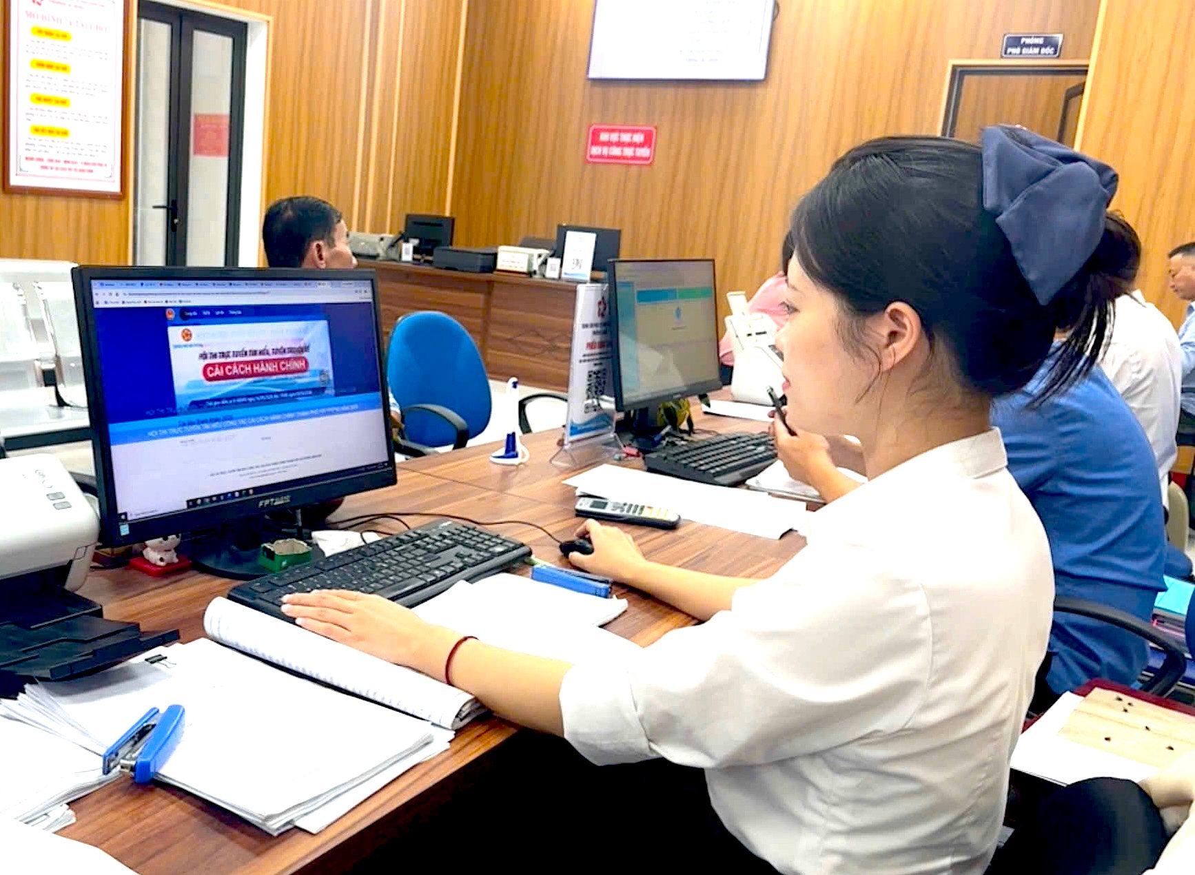 Công chức, viên chức, người lao động phường Tứ Minh tham gia Hội thi.